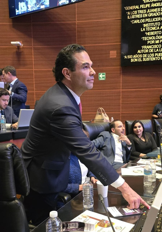 Enrique Vargas en el Senado