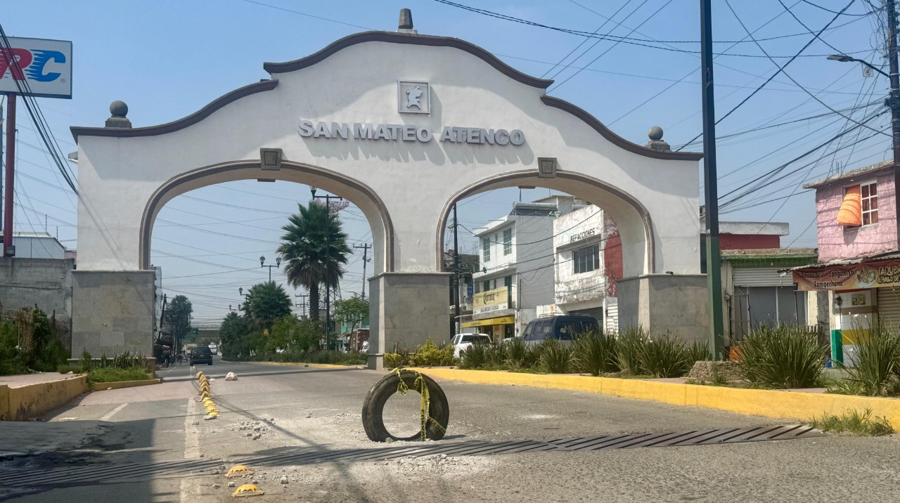 Entrada_San_Mateo_Atenco-_bache.jpeg