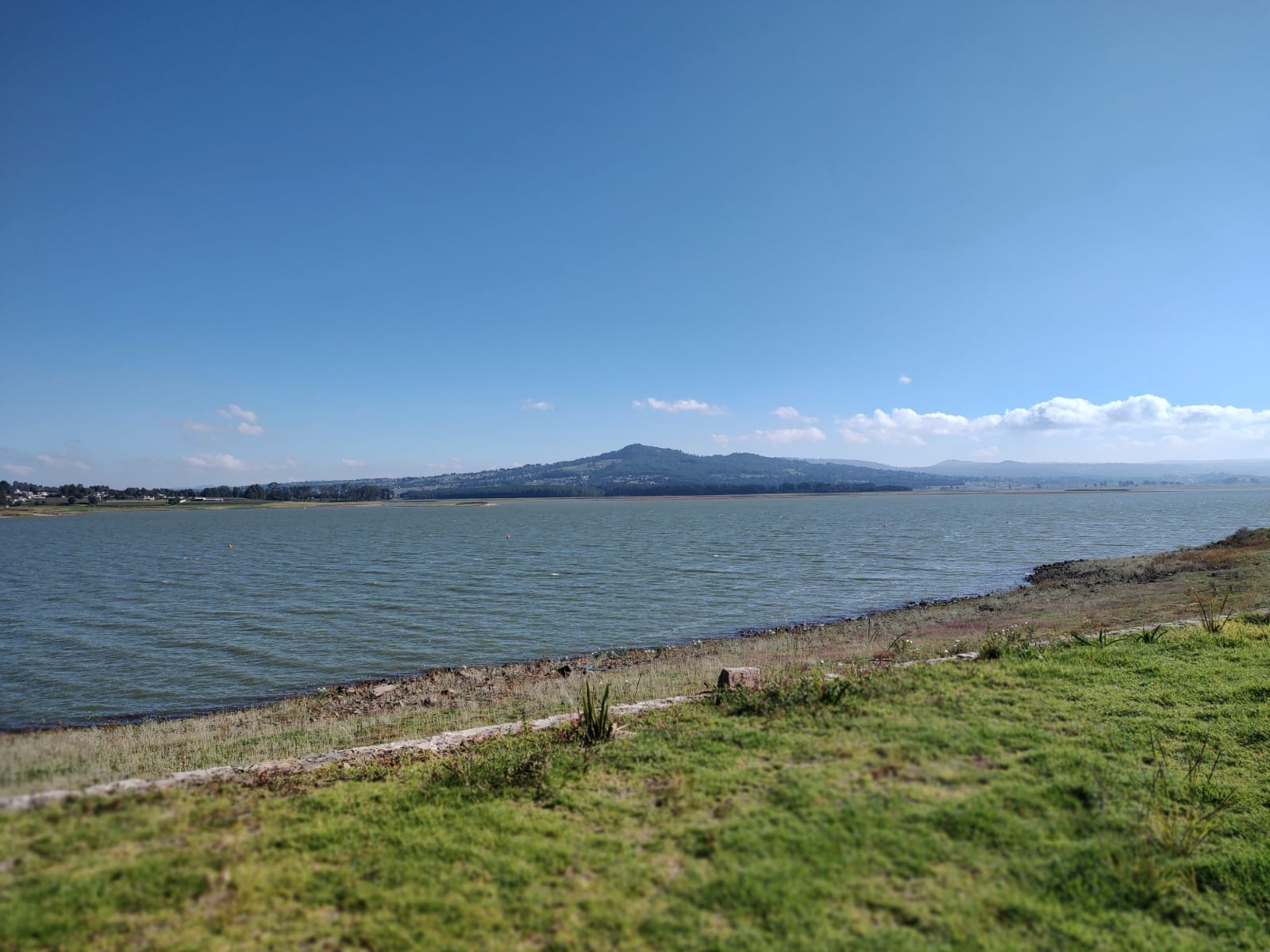 Presa_de_Villa_Victoria.jpeg
